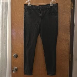 American Eagke size 16 short black jean